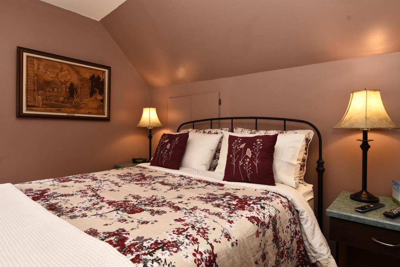 Phoenix House B&B Stettler 외부 사진