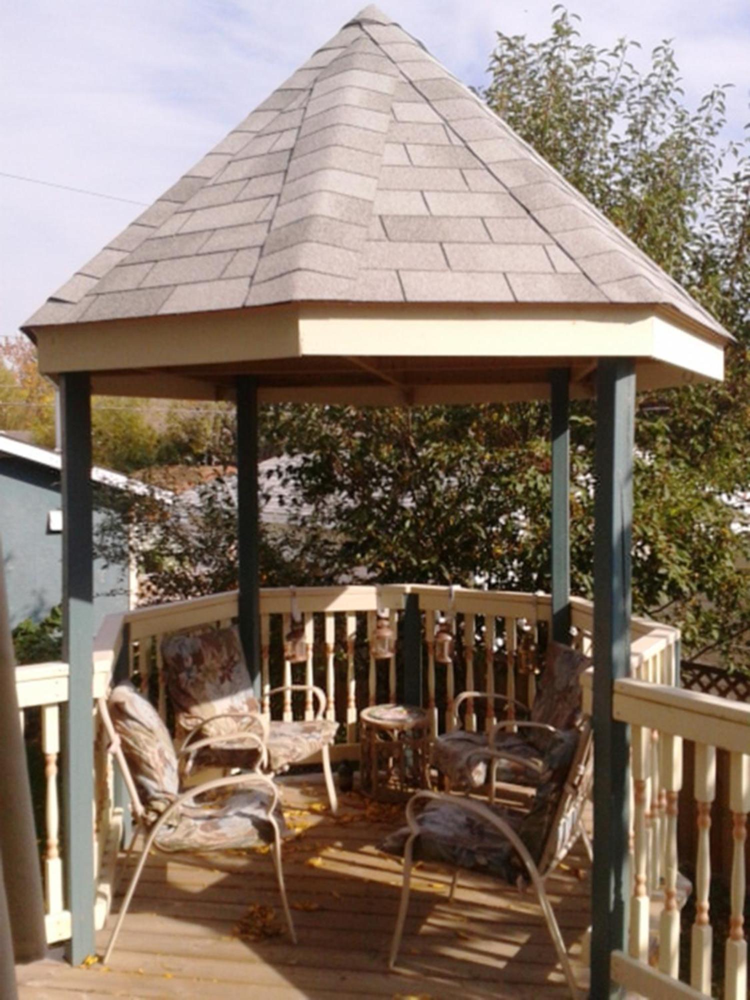 Phoenix House B&B Stettler 외부 사진