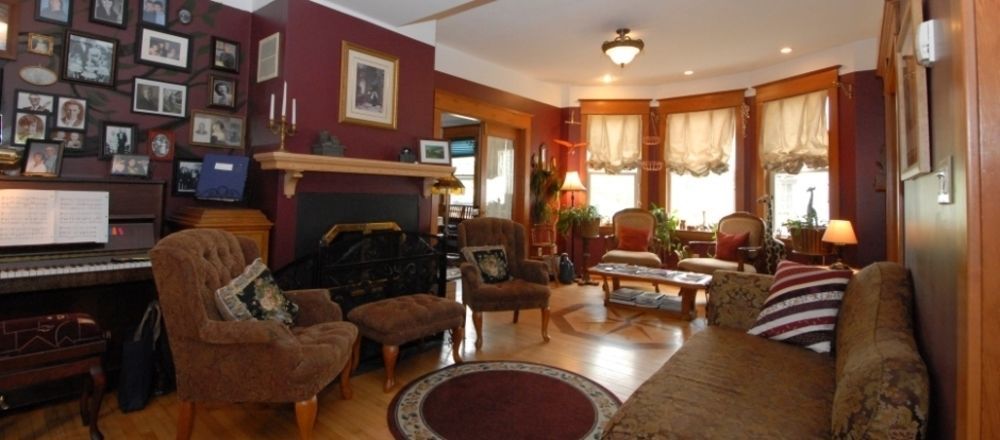 Phoenix House B&B Stettler 외부 사진