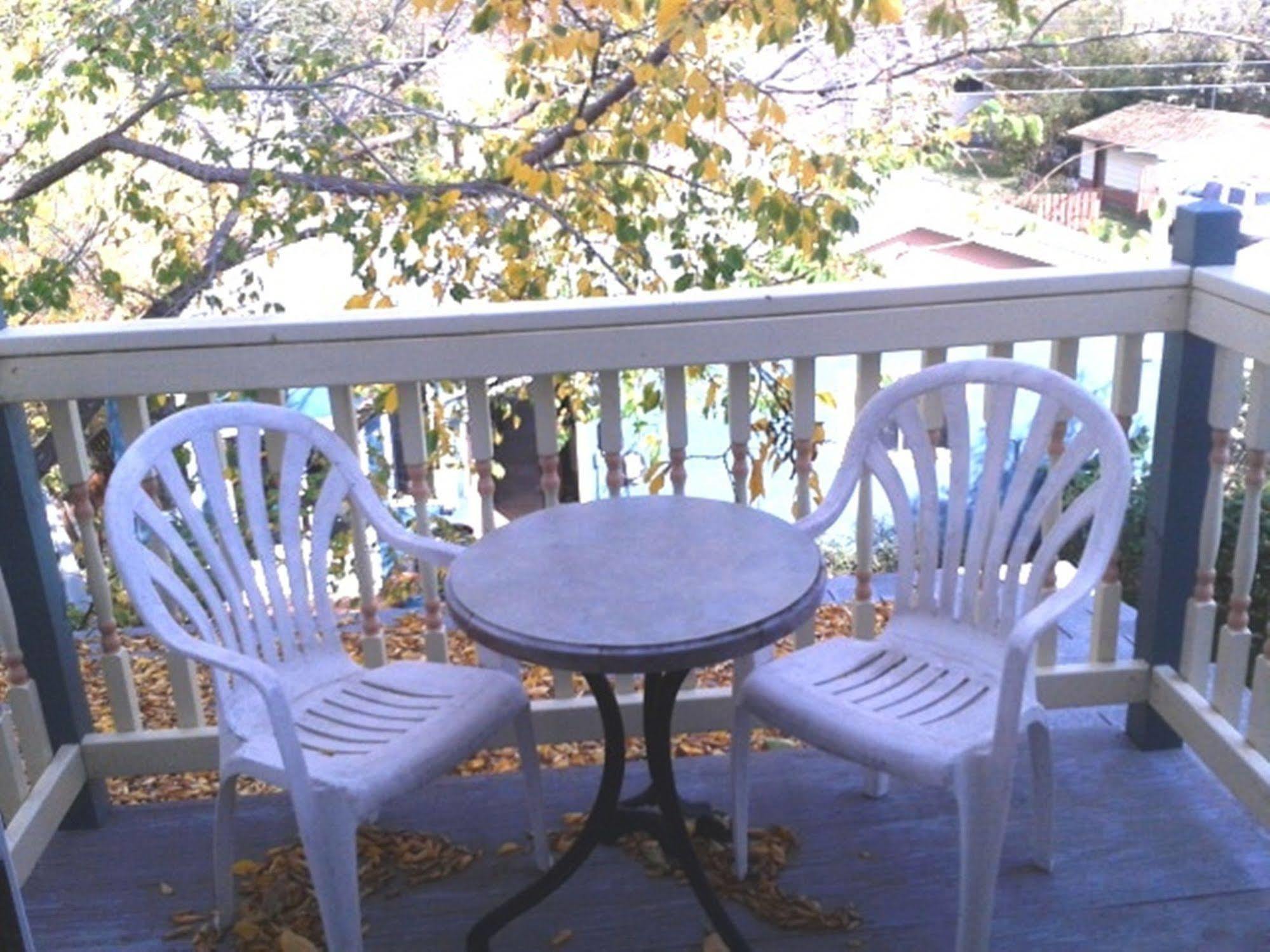 Phoenix House B&B Stettler 외부 사진