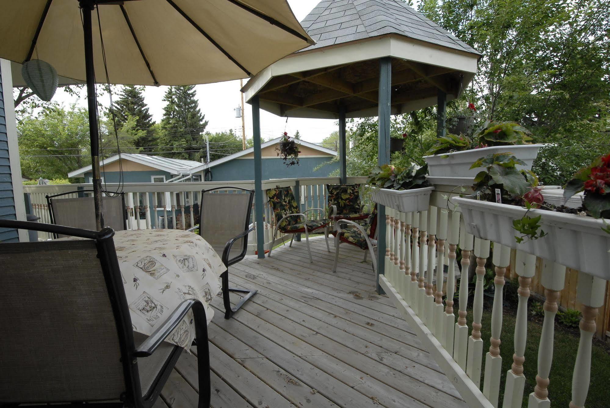 Phoenix House B&B Stettler 외부 사진